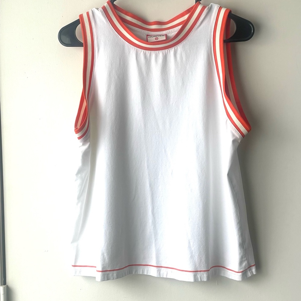 Hunter women’s sleeveless shirt